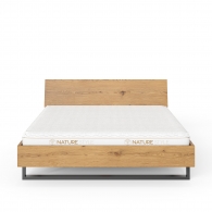 Łóżko dębowe na metalowej ramie z drewnianym zagłówkiem - Möbel Assen